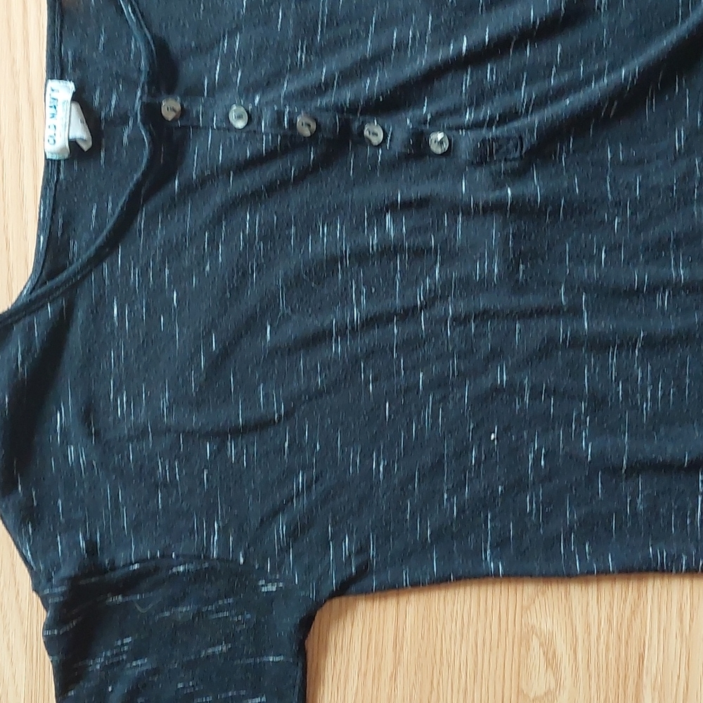 Old Navy tee‎ - Picture 2 of 3
